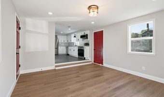 73 Tucker St, Lincoln, RI 02865