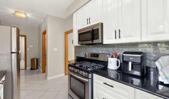 1760 W Whispering Ct, Addison, IL 60101