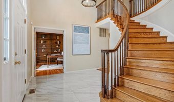 9908 KENTSDALE Dr, Potomac, MD 20854