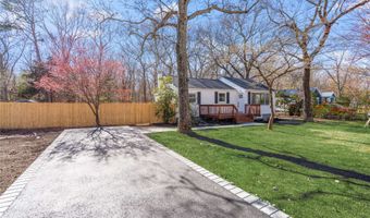 16 Arnold Dr, Middle Island, NY 11953
