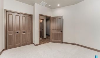 414 N Almond Ave, Brandon, SD 57005