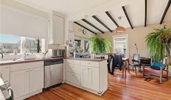 51 Warner St, Newport, RI 02840