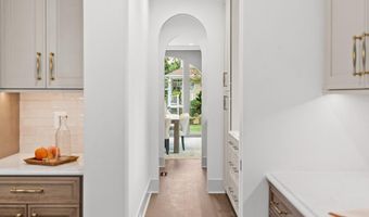 2133 N OAKLAND St, Arlington, VA 22207