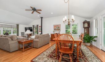 31 Wildwood Dr, Branford, CT 06405