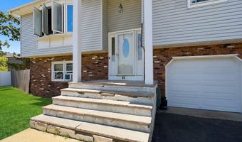 81 Elm St, Beachwood, NJ 08722
