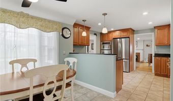 27 Old Meadow Ln, Cumberland, RI 02864