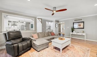 806 Hollyridge Dr, Ballwin, MO 63011