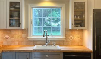 9 South Dr, Middletown, RI 02842