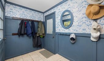 1 Gladridge Dr, East Greenwich, RI 02818