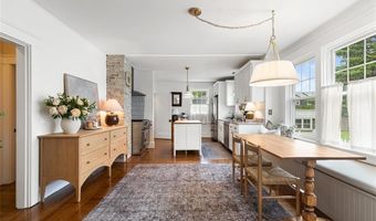 15 Berwick Pl, East Providence, RI 02916