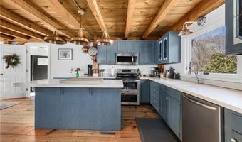 40 Charlotte Ave, North Kingstown, RI 02874