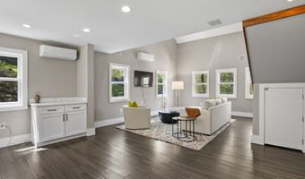 28 Alan Rd, Danbury, CT 06810
