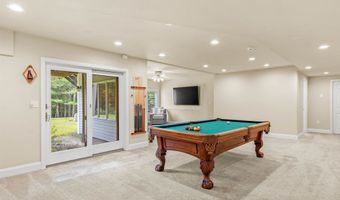 9 Hubbard Rd, Amherst, NH 03031