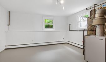 8 Ledgemont Dr, Lincoln, RI 02865