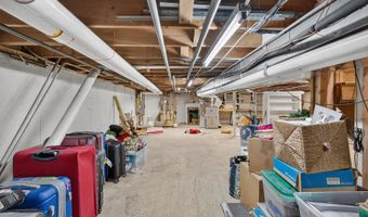 2843 S Briarwood Dr E, Arlington Heights, IL 60005