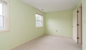 17 Harbor Hill Dr, Bourne, MA 02532