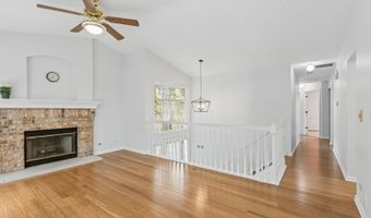 2692 S Embers Ln, Arlington Heights, IL 60005