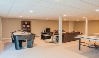 24 Surrey Ln, Falmouth, ME 04105