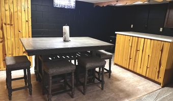 1227 E Linden St, Algona, IA 50511