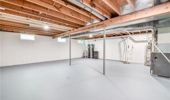 19121 Brewster Rd, Aurora, OH 44202