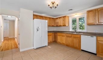 35 Greenfield Rd, Cumberland, RI 02864
