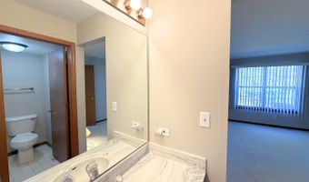 1111 Saint Andrews Ct, Algonquin, IL 60102