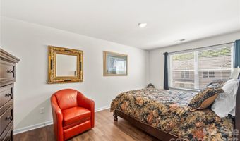 2 Chambers Garden Dr, Arden, NC 28704