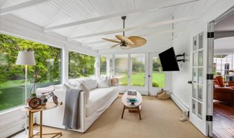 84 Indian Wells Hwy, Amagansett, NY 11930
