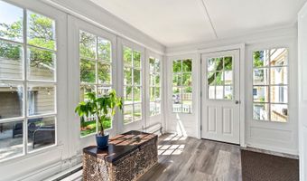 15 E Fairview St, Arlington Heights, IL 60005