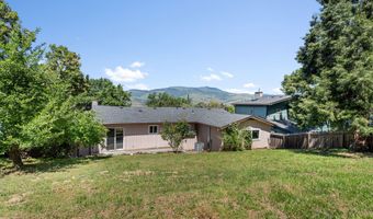 1556 Windsor St, Ashland, OR 97520