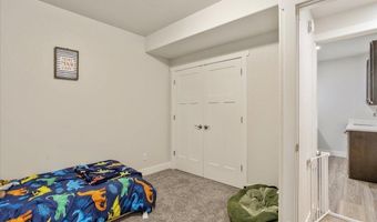 2200 ARROWLEAF Dr, Cheyenne, WY 82007
