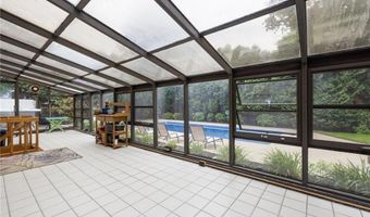 788 Namquid Dr, Warwick, RI 02888