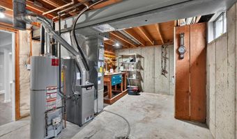 947 Oakfield Dr, Ballwin, MO 63021