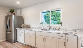 180 Hoomoku St, Kahului, HI 96732