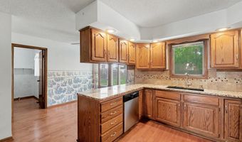 4628 N Farmstead Ct, Bel Aire, KS 67220