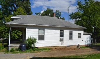 135 E Pine St, Albion, IL 62806