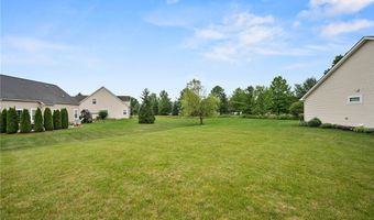 587 Surrey Dr, Aurora, OH 44202