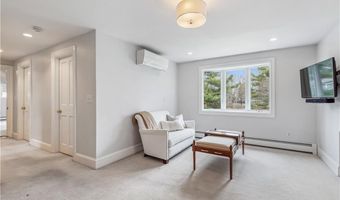 101 County Rd, Barrington, RI 02806