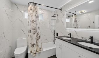 24 W Berkley Dr, Arlington Heights, IL 60004