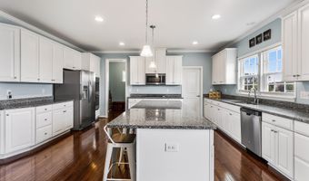 10 Gina Dr, Allentown, NJ 08501