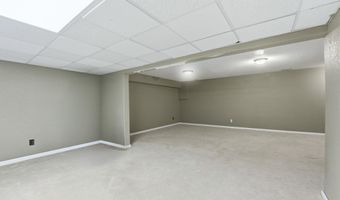 302 Willard Dr, Auburn, IN 46706