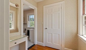 20 Drowne Pkwy, East Providence, RI 02916