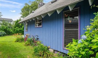 64 Burnside Ave, Narragansett, RI 02882