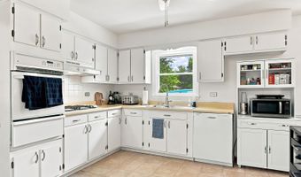 303 RIDGE St, Algonquin, IL 60102