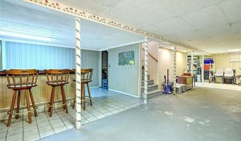 72 Vermont St, Cranston, RI 02920