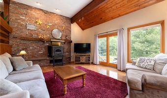 71 Phillips Ln, Glocester, RI 02814