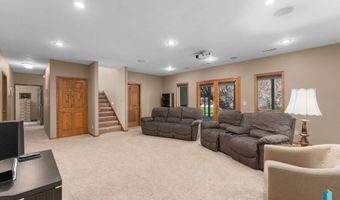608 N Riverwood Cir, Brandon, SD 57005