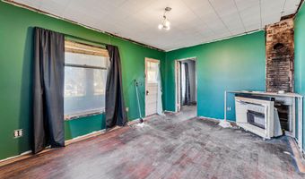 224 W Delta St, Aurora, MO 65605