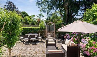 3 Hazard Ave, Newport, RI 02840