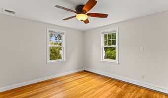 12 Oak Ter, Bellingham, MA 02019